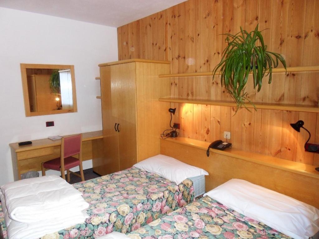 Hotel Santa Caterina Santa Caterina Valfurva Quarto foto