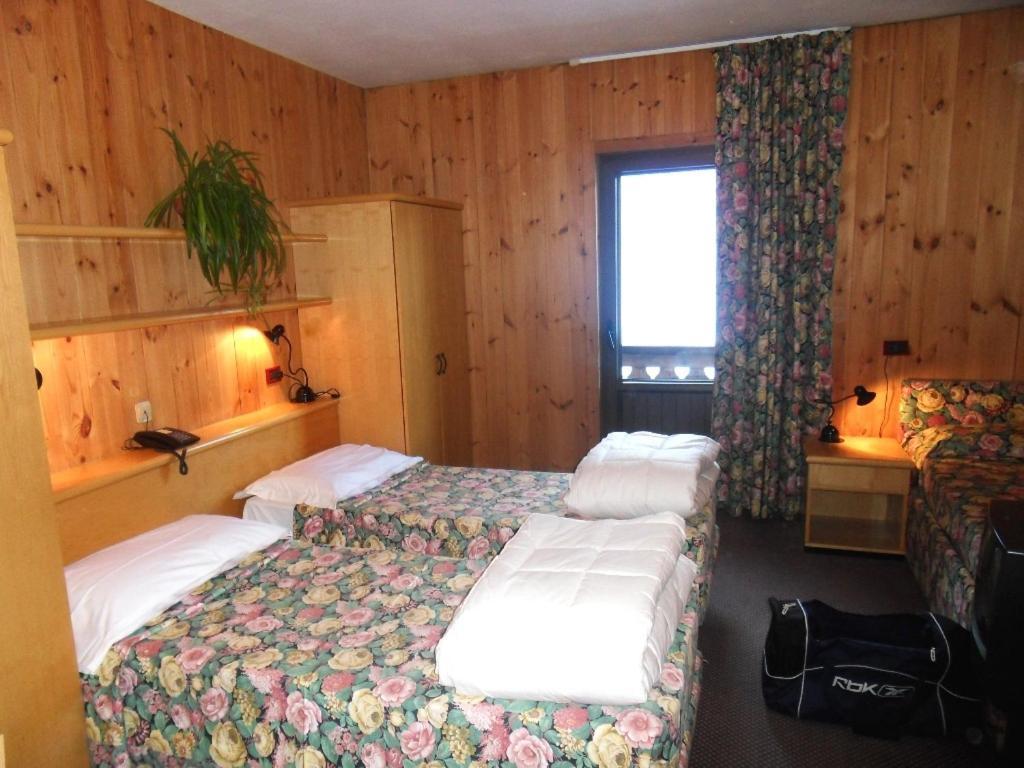 Hotel Santa Caterina Santa Caterina Valfurva Quarto foto